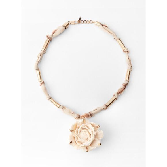 Nwt- Zara COMBINATION RESIN FLOWER NECKLACE - Picture 1 of 3